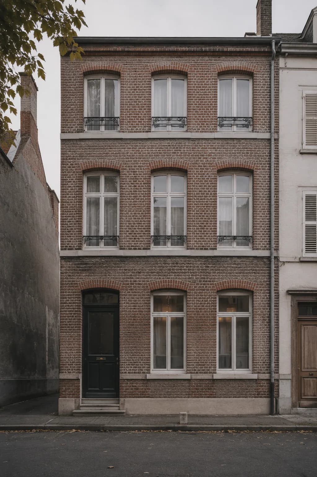 Immeuble de rapport, trois appartements — photo 1 sur 2